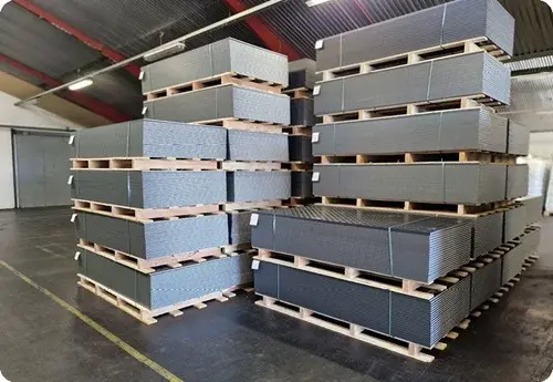 Fahrplatten Lager. Große Menge. Schnelle Lieferung