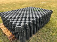 TERRA-GRID E® 35 Rasengitter Kunststoff befahrbar bis 160t/m2 30x30x3,5cm schwarz Rasengittersteine Paddockplatten Paddockplatten